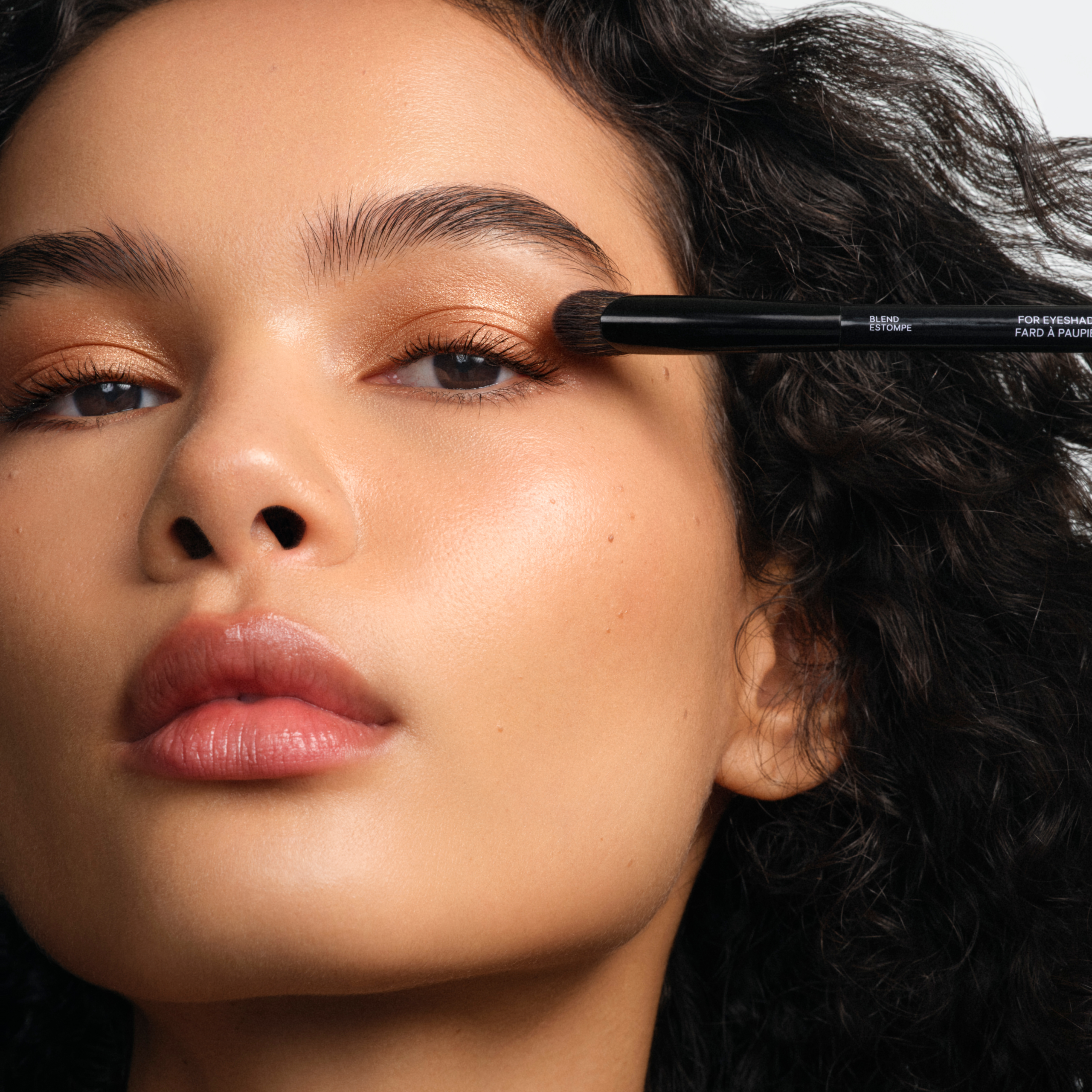 The Double-Ended Eyeshadow Brush - Image 2