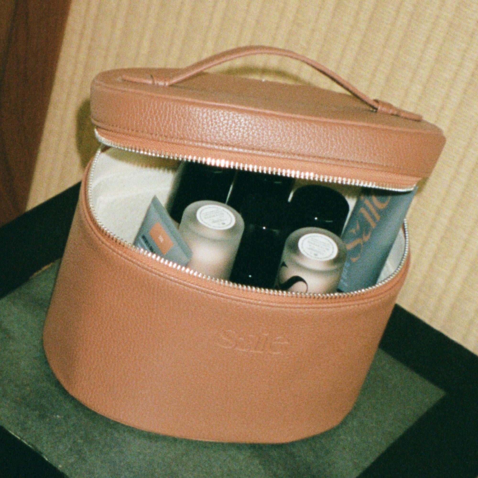 The Vanity Case - Image 10